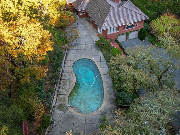 5th image of 22 S Ridgewood Road