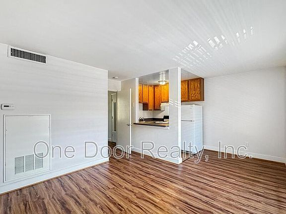 3rd image of 732 Scotland St #6