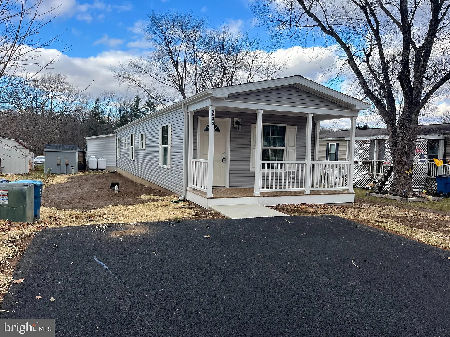 255 Wooded Dr photo 1