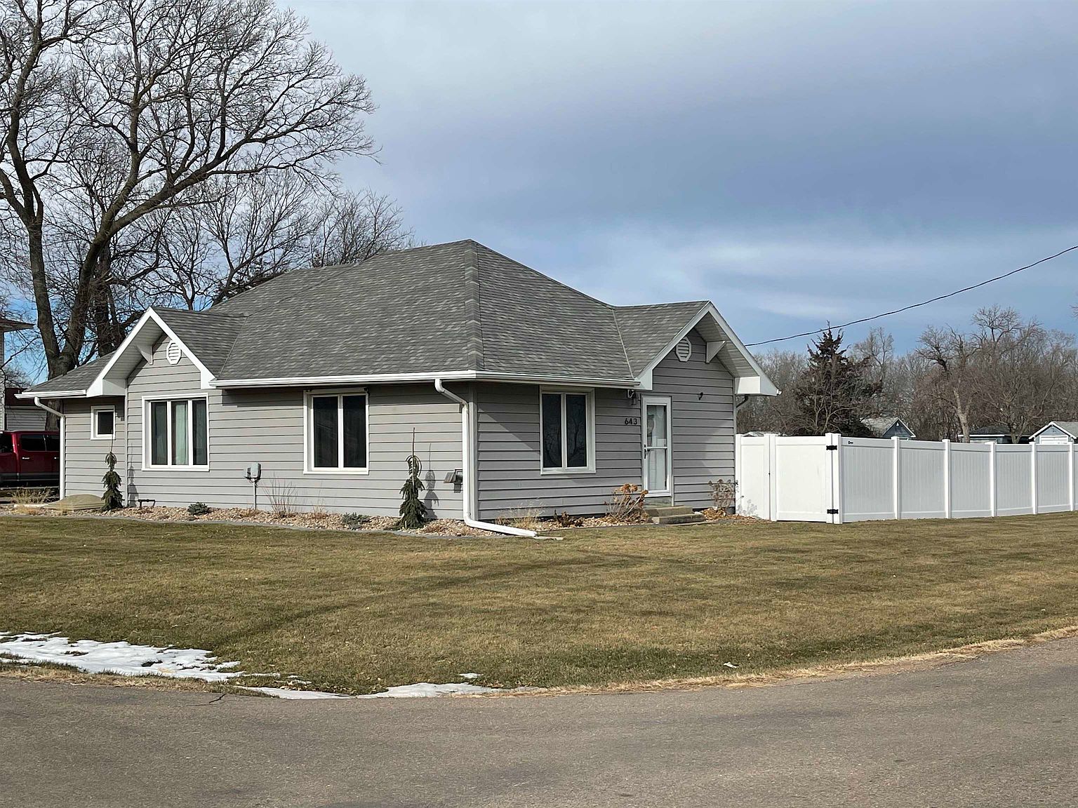 643 N Main St, Bladen, NE 68928 Zillow