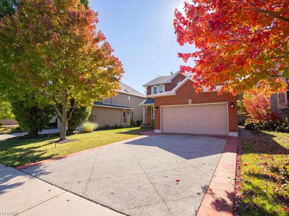 7 Falconridge Dr, Hamilton, ON L9B 2P2