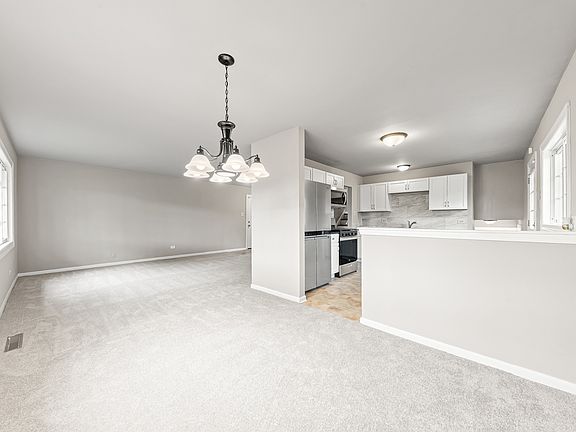 4th image of 317 Farragut St