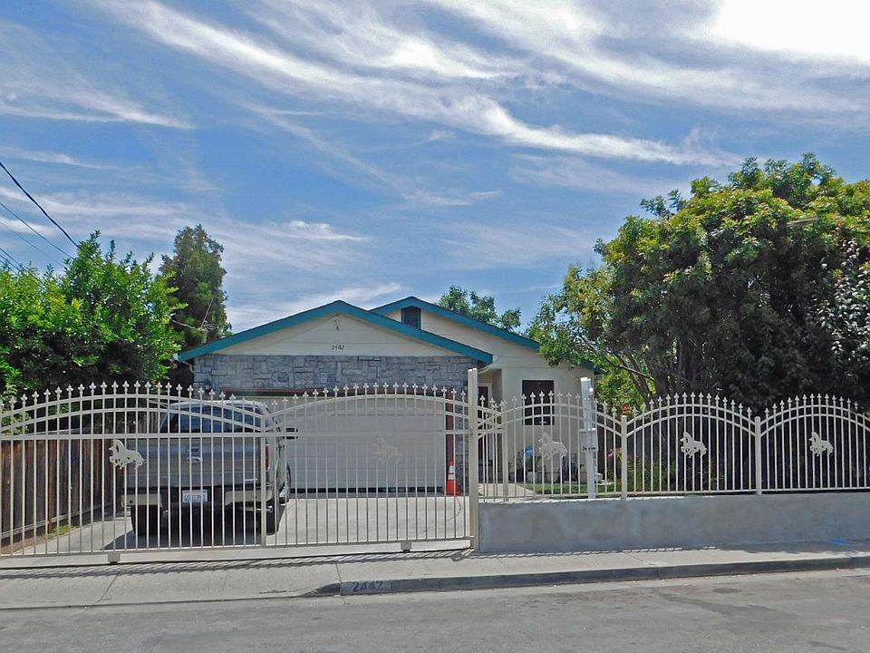 1st image of 2442 Summer St