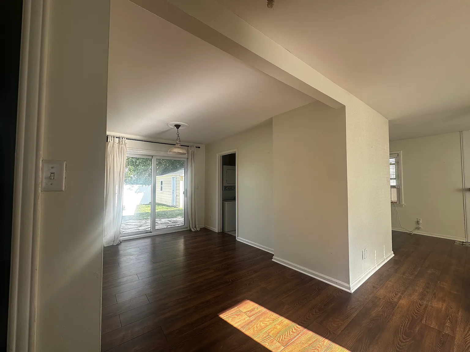 2 bed, 872 sqft, $1,730 — Photo 3