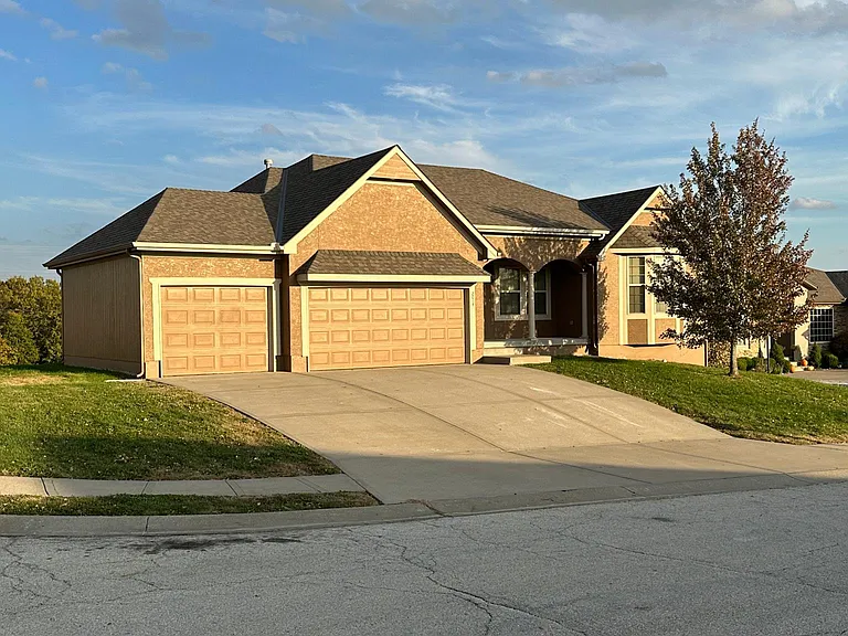 2014 Owen Dr — Photo 1
