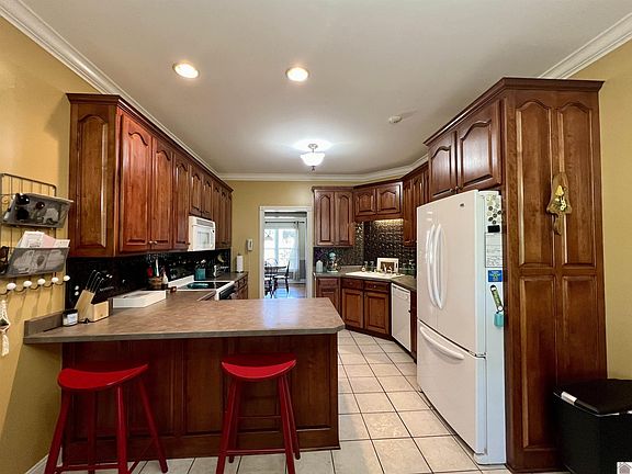 5th image of 215 Inverness Dr