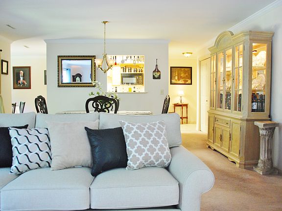 4th image of 155 Oakbrook Cmns