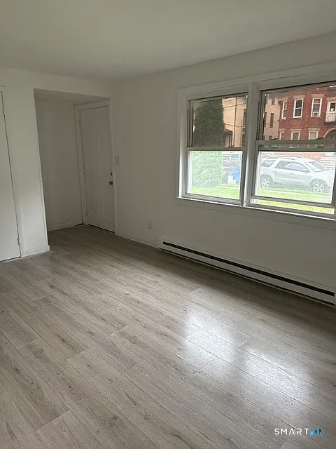 3 bed, 1.5 bath, 2128 sqft, $2,000 — Photo 4
