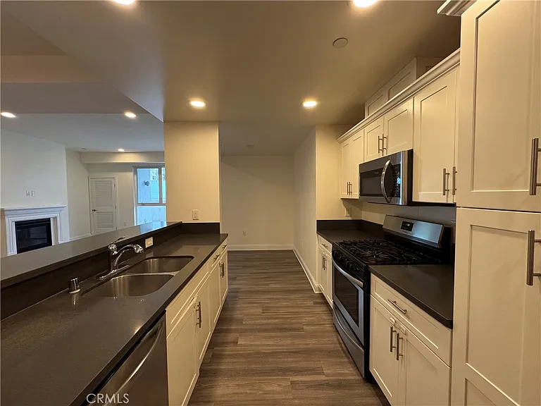 14934 Burbank Blvd #102 — Photo 4