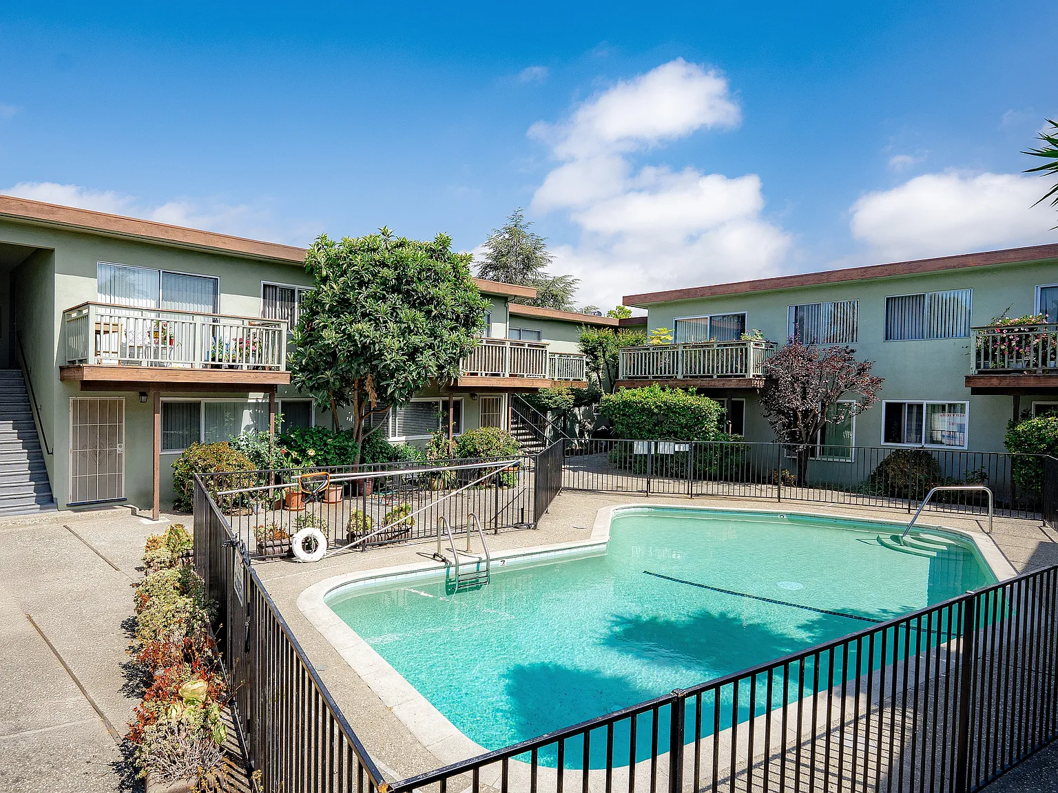 The Bel Aire Apartments — Photo 4