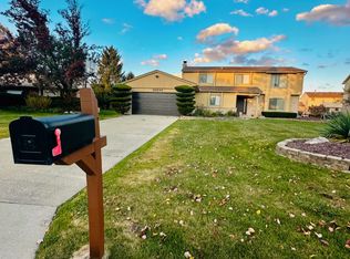 30244 Southampton Ln, Farmington Hills, MI 48331