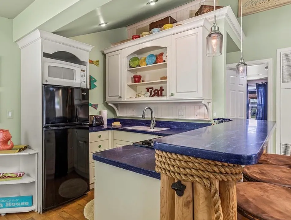 2 bed, 800 sqft, $1,500 — Photo 2