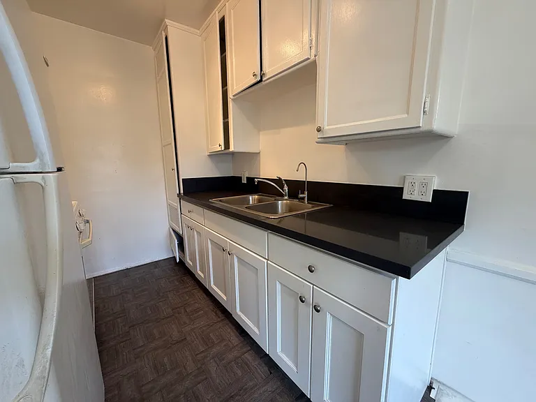 2420 Ocean Park Blvd #F — Photo 7