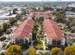 6821 SW 44th St APT 202, Miami, FL 33155