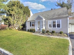 145 Beaumont St Fairfield CT 06824 Zillow