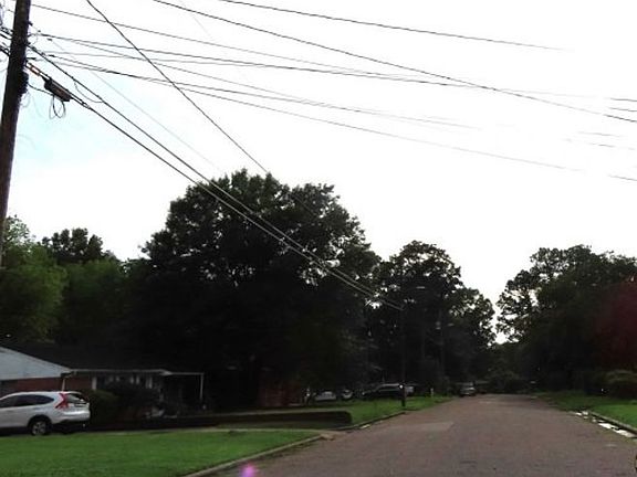 Exterior Neighborhood (street photo)