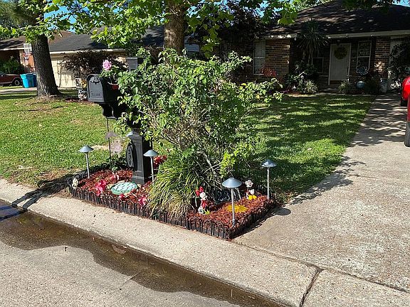 3rd image of 230 Dianne Dr