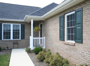 66 Roxbury Dr, Fishersville, VA 22939