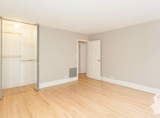 32 E Division St #2EAST, Chicago, IL 60610