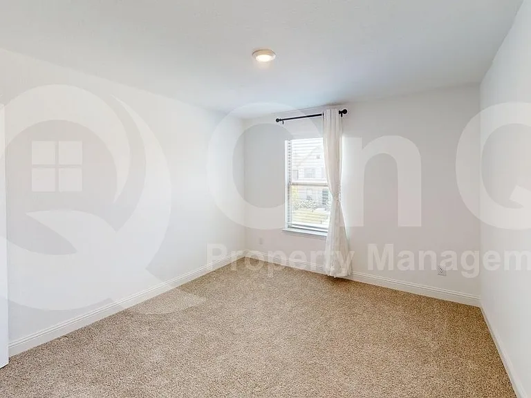 112 Baker St — Photo 13