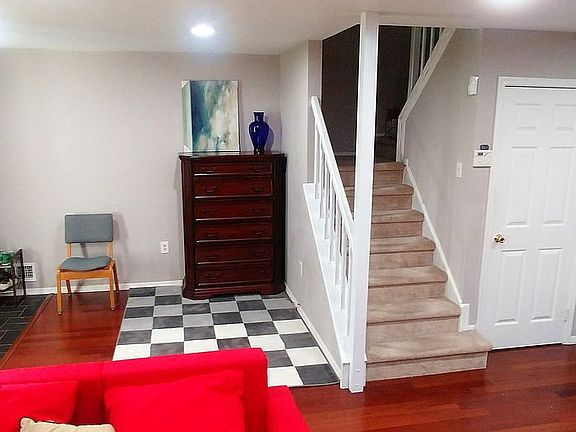4th image of 47 Canterbury Cir