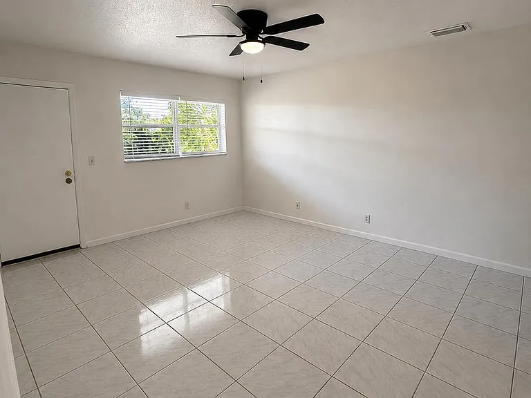 2801 Albatross Rd — Photo 5