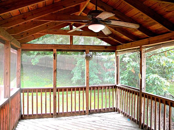 5th image of 36 Woods Edge Ct