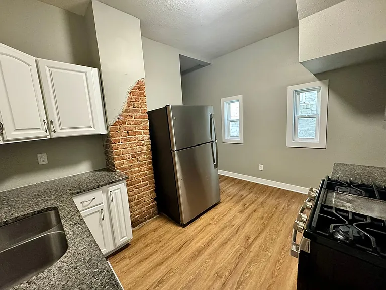 112 S 36th St — Photo 3