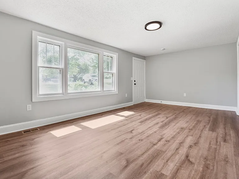 2447 Whitfield Rd — Photo 3
