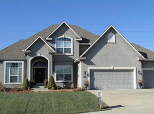 1216 SW Summit Hill Dr, Lees Summit, MO 64081