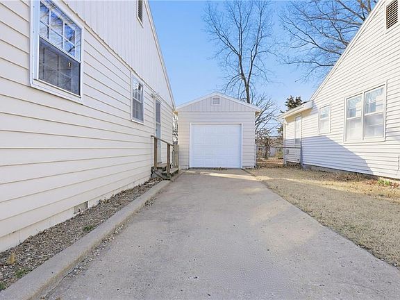 3rd image of 1029 Highland Dr