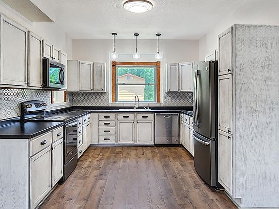 5th image of 603 Water St