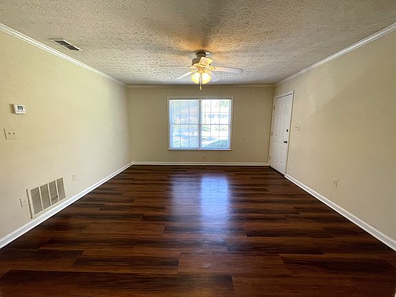 3rd image of 107 Barrington Dr APT 4