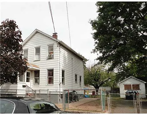291 Sandford St photo 1