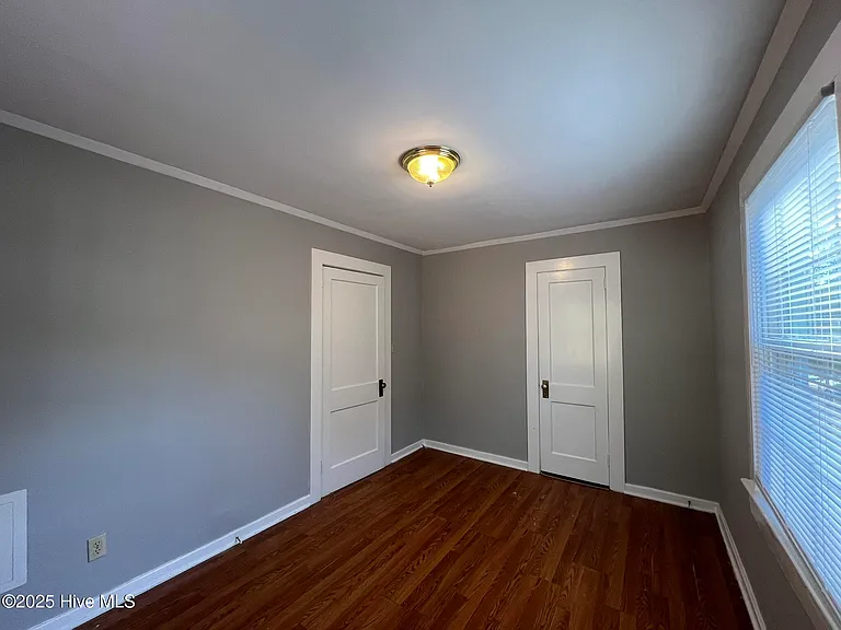402 Sanborn St — Photo 16