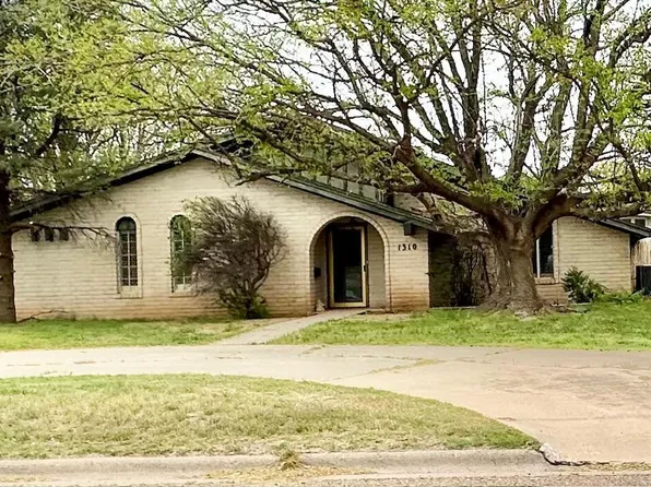 1310 Borger St, Plainview, TX 79072