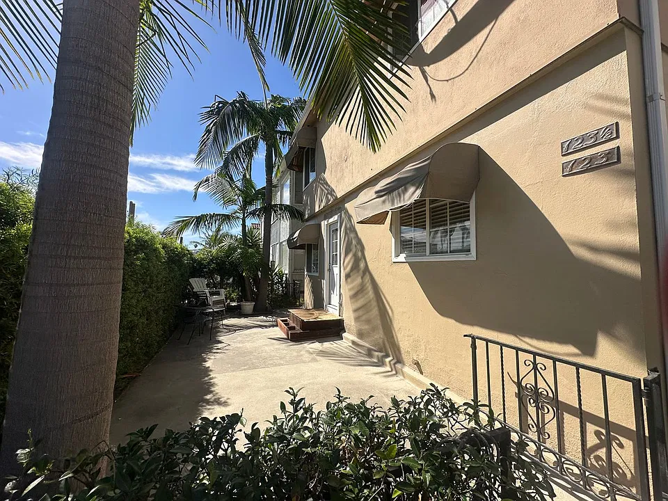 123 Nieto Ave