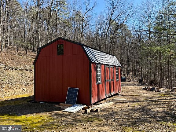 3rd image of Advent Dr