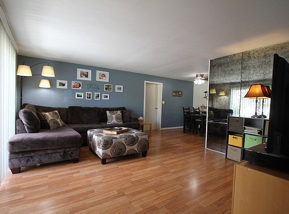 2nd image of 20 Dennis Ct #20