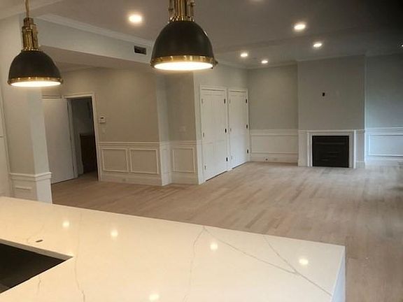 2nd image of 2-118 Longwood Ave #2