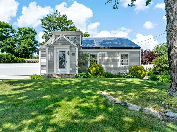 87 Willow Ave, Somerset, MA 02726