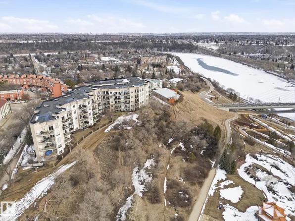 9507 101st Ave NW #514, Edmonton, AB T5H 4R1