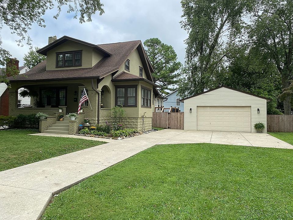 Double Lot & 2-car Garage