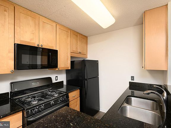 5th image of 75 S Reynolds St APT 102