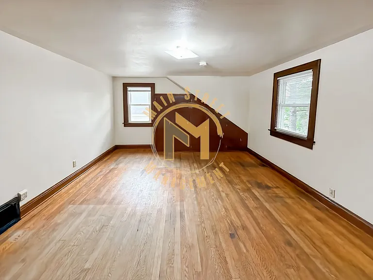 520 Henry St — Photo 10