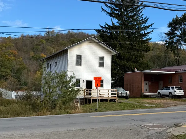 370 Front St APT 1, New Albany, PA 18833