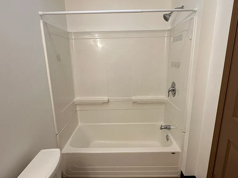 1100 Kenmore Ave #5 — Photo 4