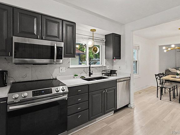 5th image of 807 E Forteen Mile Rd
