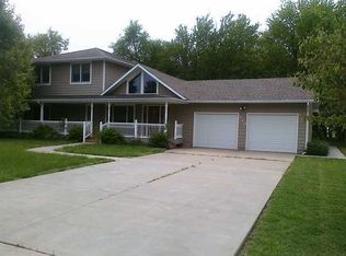 519 Cedar Ridge Dr, Newton, KS 67114
