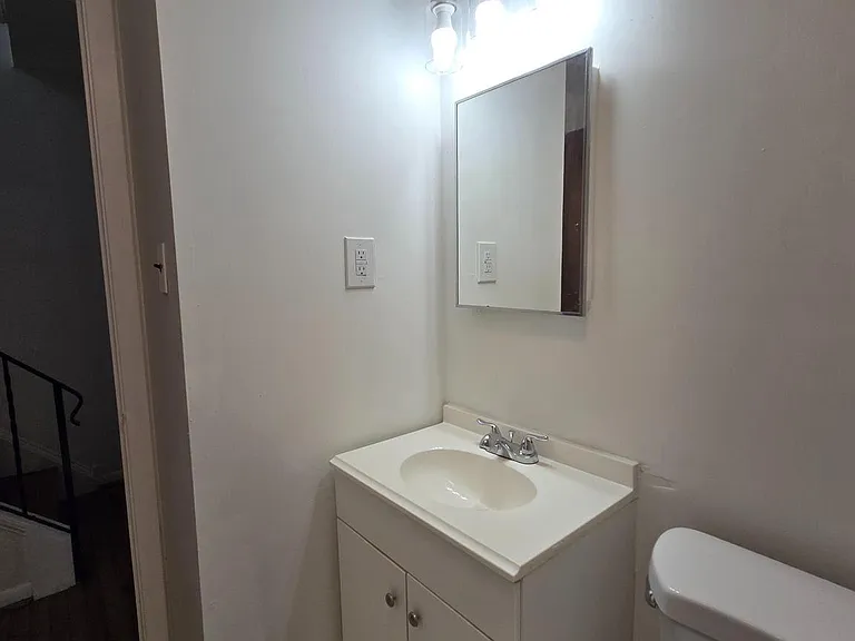 1351 Christian St — Photo 20